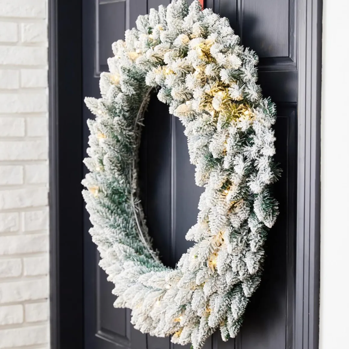 Glitzhome 36" D Oversized Pre-Lit Snow Flocked Christmas Wreath